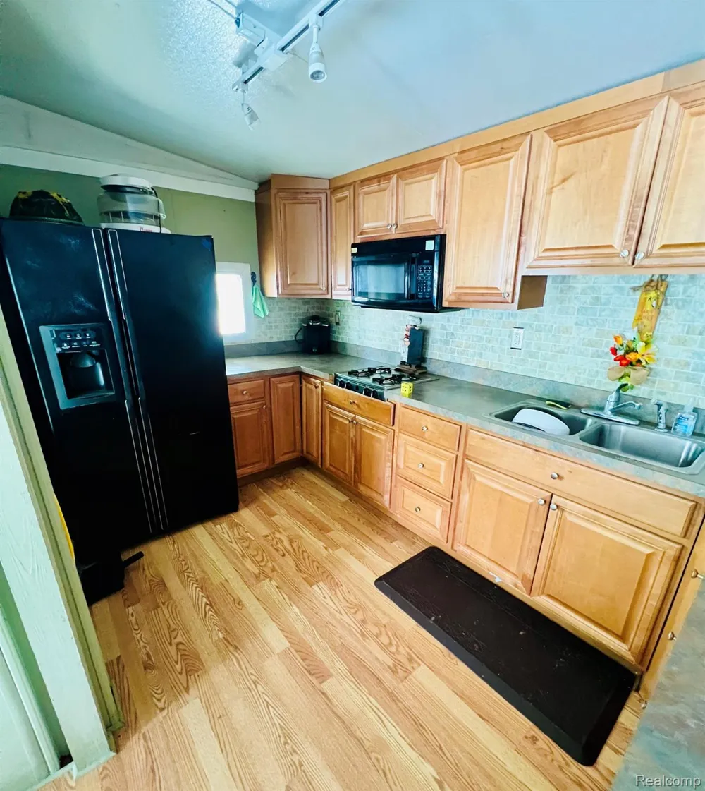 10001 E Goodall Road #404 Durand City, MI 48429