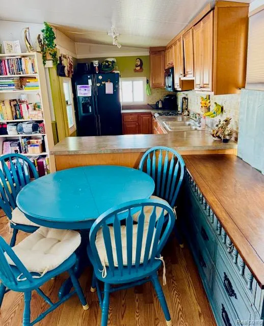 10001 E Goodall Road #404 Durand City, MI 48429