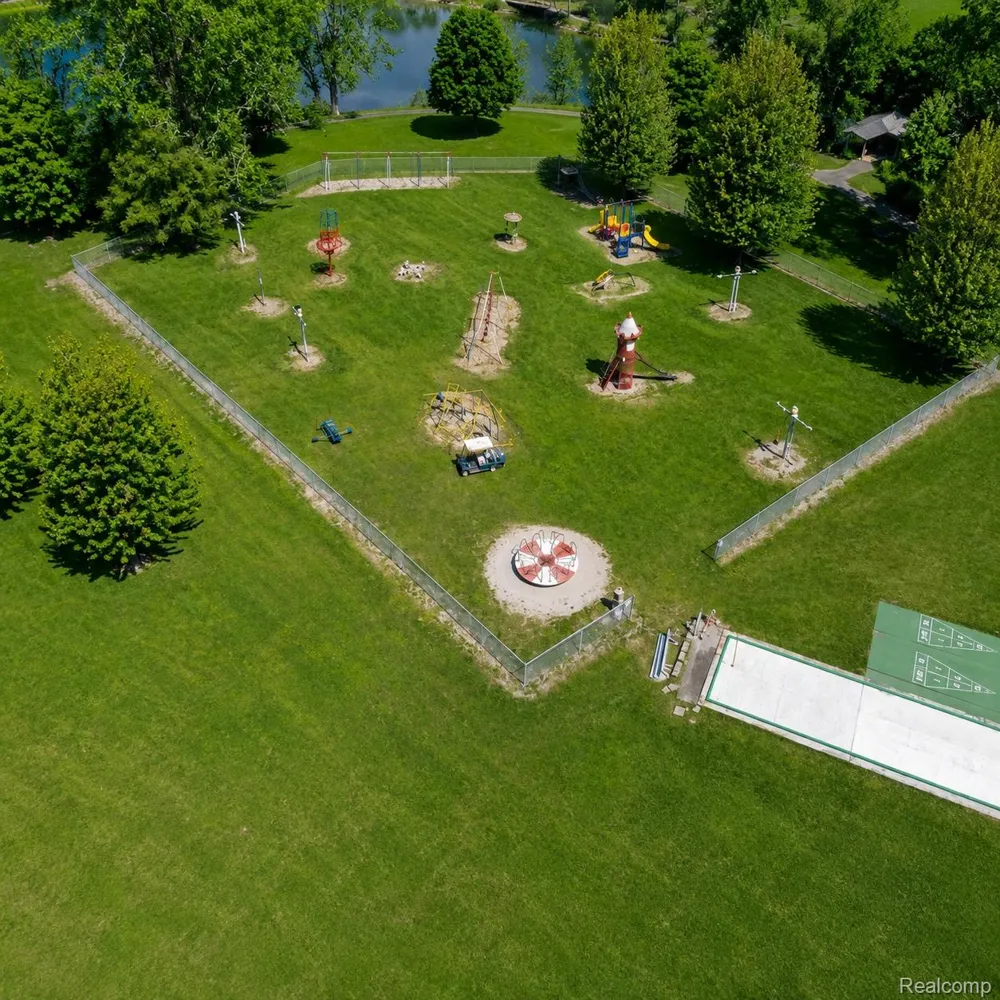 10001 E Goodall Road #404 Durand City, MI 48429
