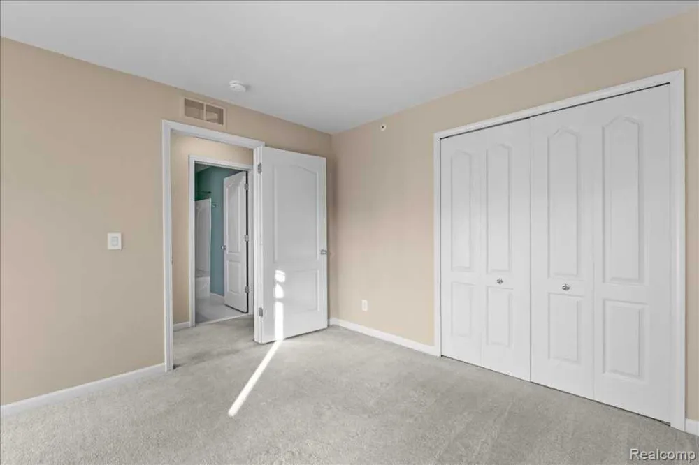 3262 Johanna Ware W Wixom City, MI 48393