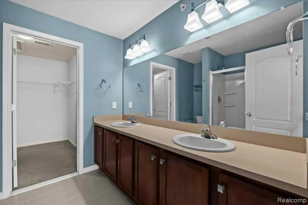 3262 Johanna Ware W Wixom City, MI 48393