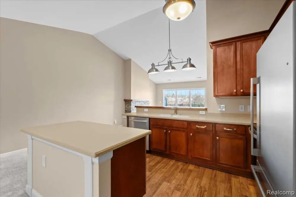 3262 Johanna Ware W Wixom City, MI 48393