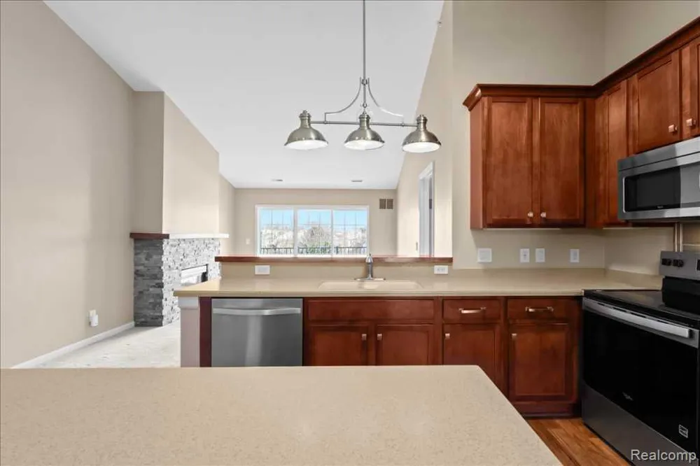 3262 Johanna Ware W Wixom City, MI 48393