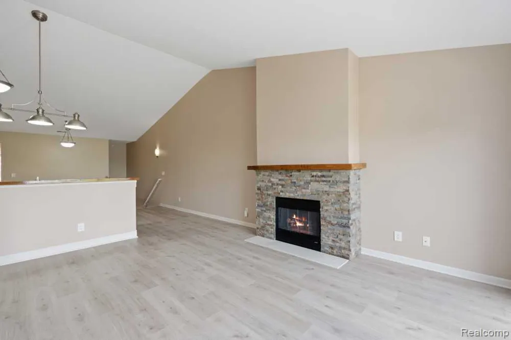 3262 Johanna Ware W Wixom City, MI 48393