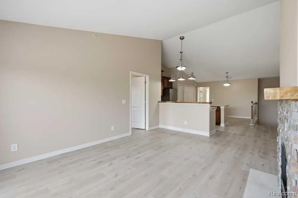3262 Johanna Ware W Wixom City, MI 48393