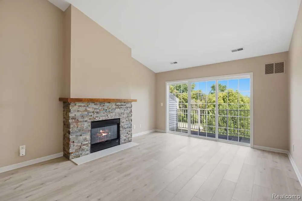 3262 Johanna Ware W Wixom City, MI 48393