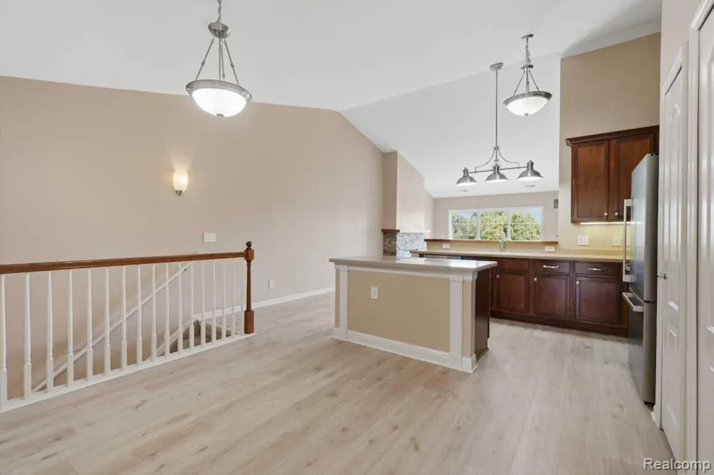 3262 Johanna Ware W Wixom City, MI 48393
