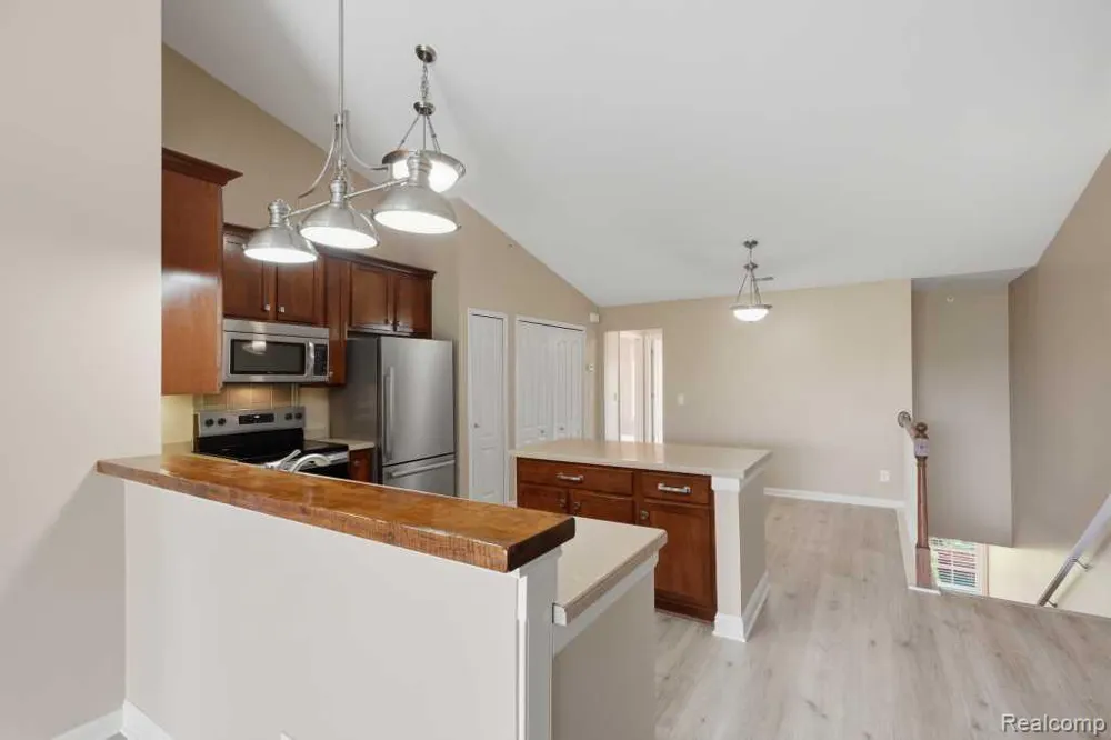 3262 Johanna Ware W Wixom City, MI 48393