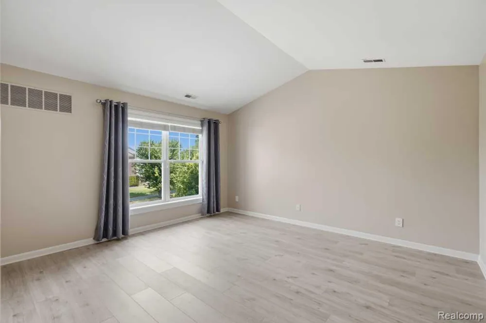 3262 Johanna Ware W Wixom City, MI 48393