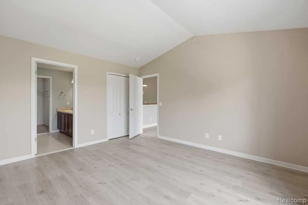 3262 Johanna Ware W Wixom City, MI 48393