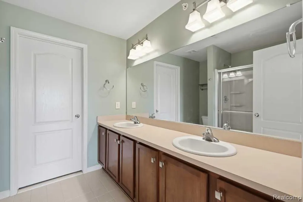 3262 Johanna Ware W Wixom City, MI 48393