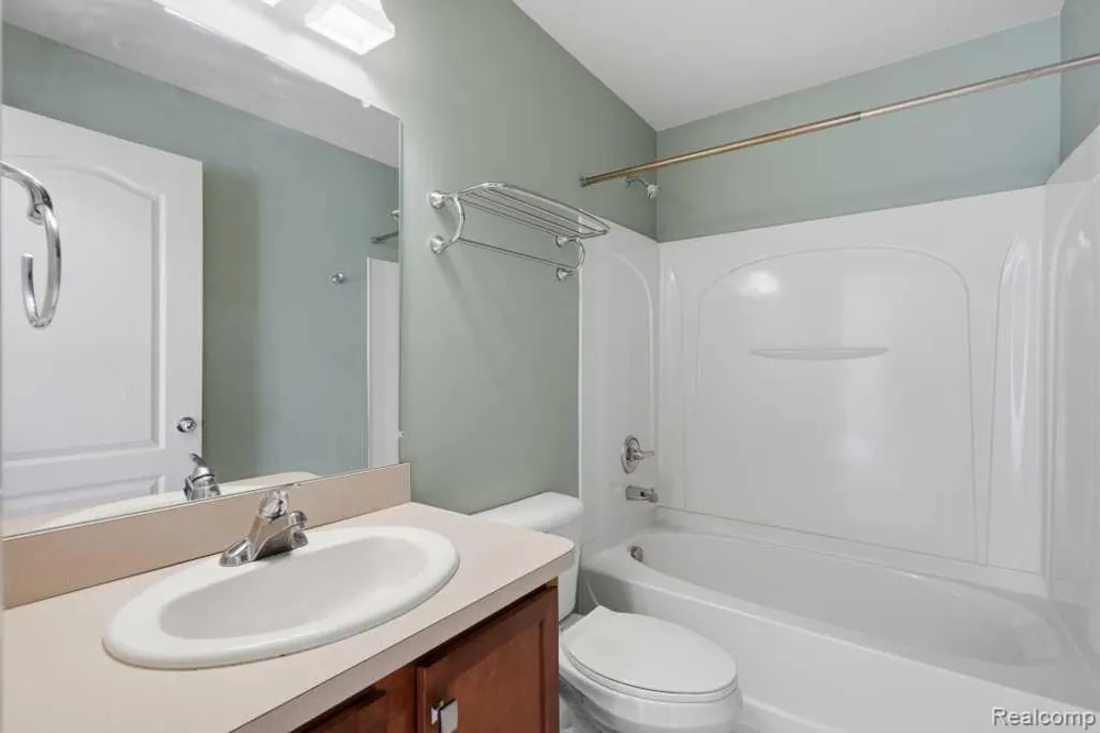 3262 Johanna Ware W Wixom City, MI 48393