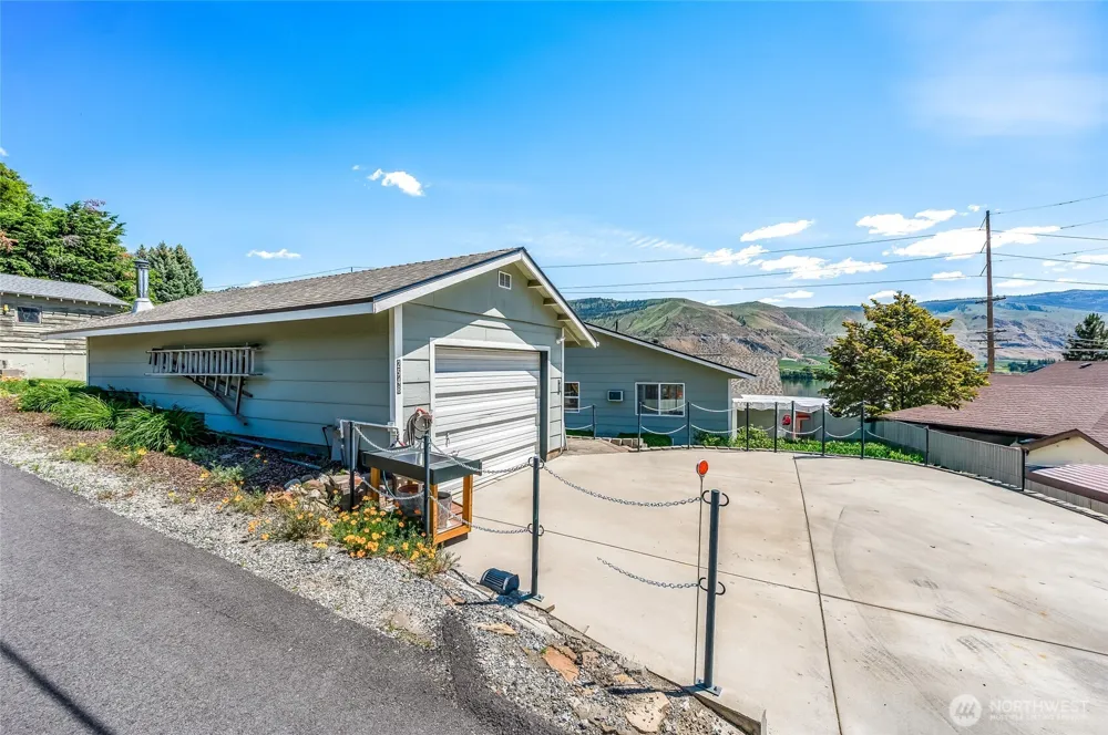 2548 Entiat Way Entiat, WA 98822