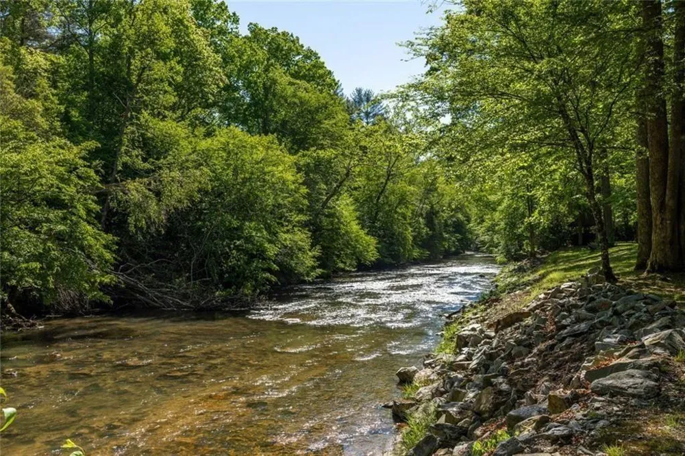 704 Riverbend Road Blairsville, GA 30512