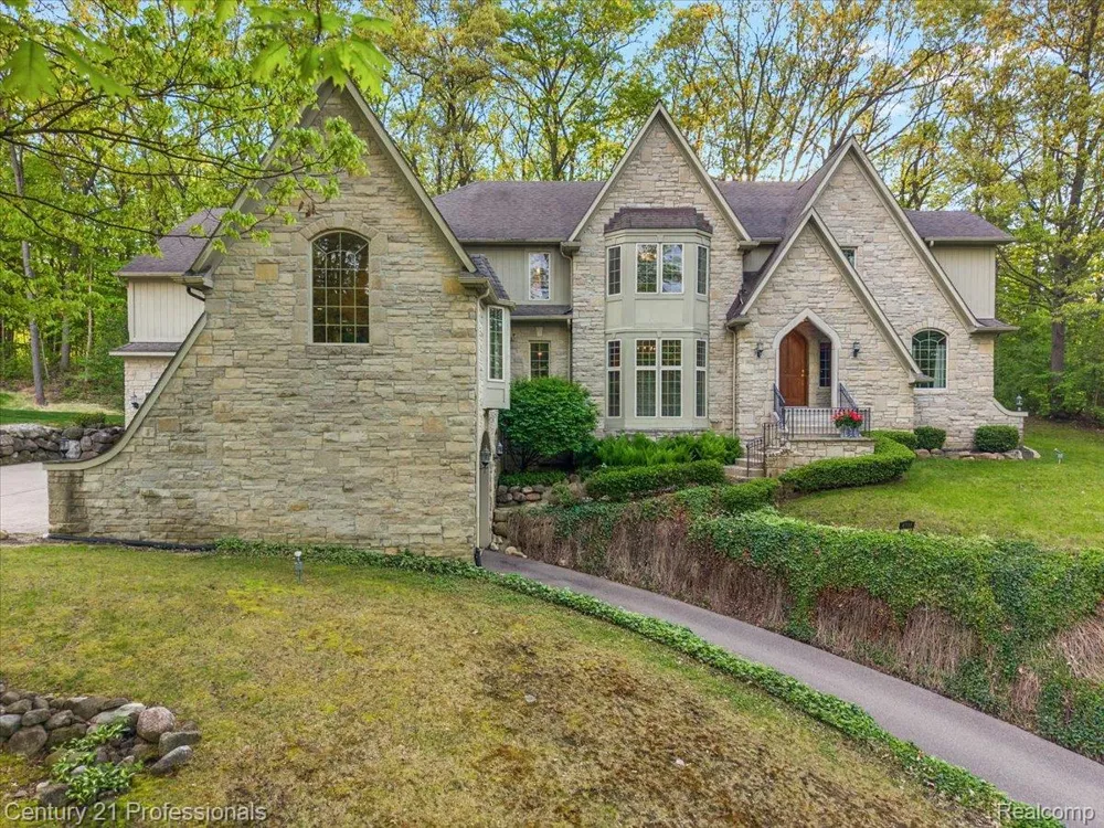 6705 College Park Drive Springfield Charter Township, MI 48346