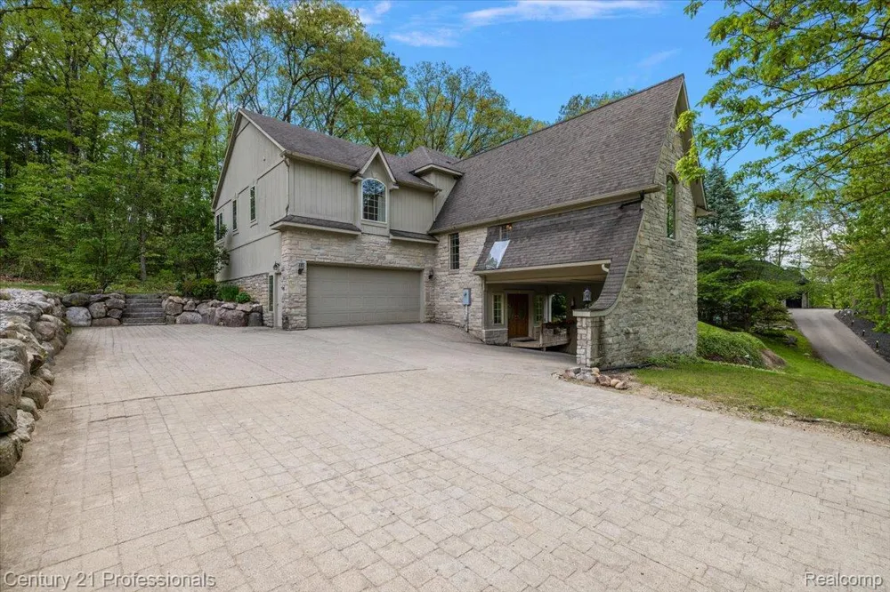 6705 College Park Drive Springfield Charter Township, MI 48346