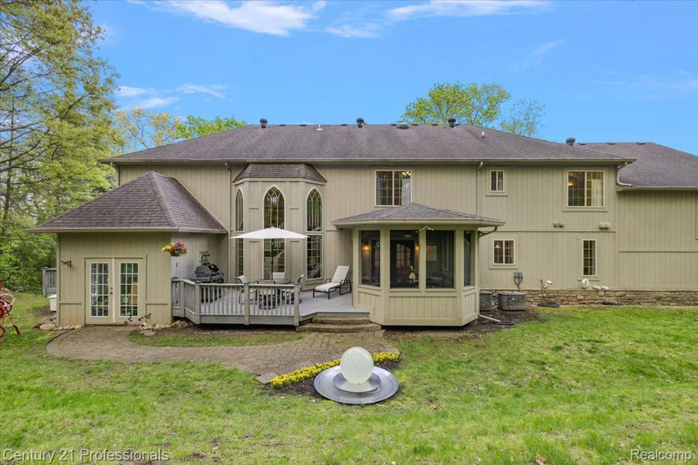 6705 College Park Drive Springfield Charter Township, MI 48346