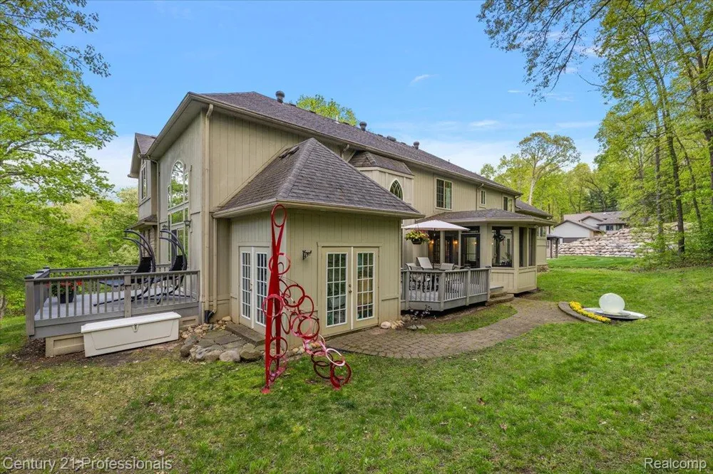 6705 College Park Drive Springfield Charter Township, MI 48346
