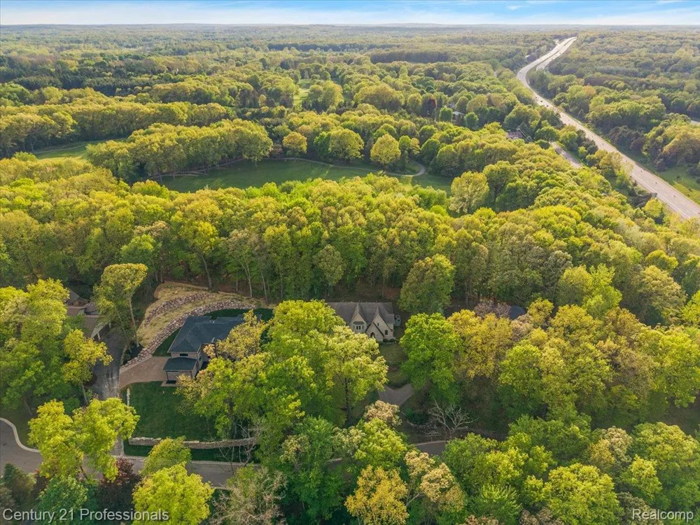 6705 College Park Drive Springfield Charter Township, MI 48346