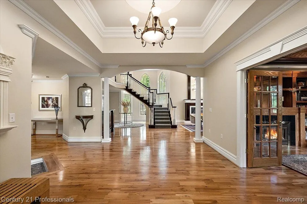 6705 College Park Drive Springfield Charter Township, MI 48346