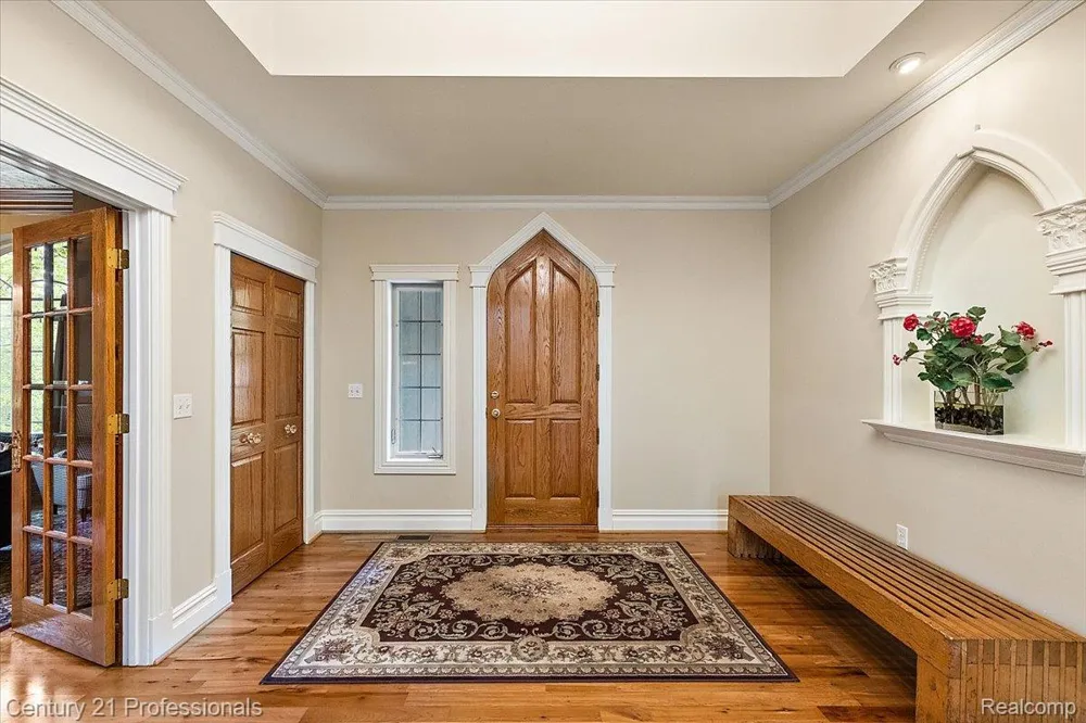 6705 College Park Drive Springfield Charter Township, MI 48346