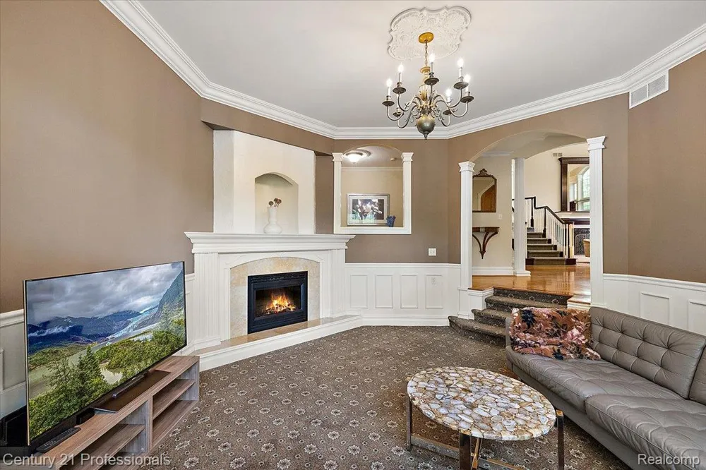 6705 College Park Drive Springfield Charter Township, MI 48346