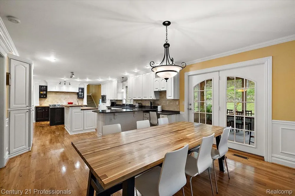 6705 College Park Drive Springfield Charter Township, MI 48346