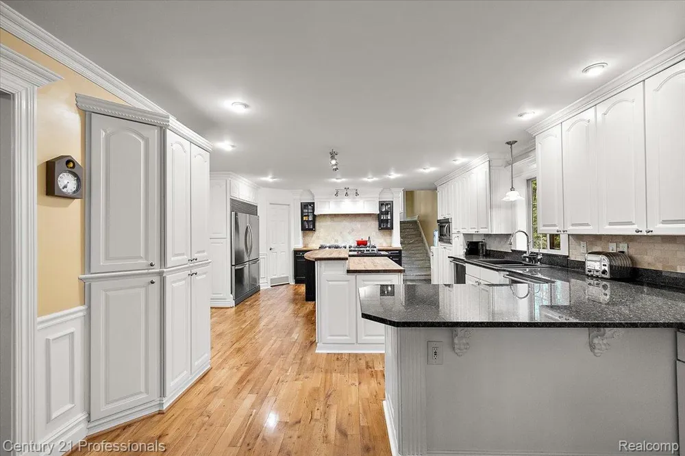 6705 College Park Drive Springfield Charter Township, MI 48346
