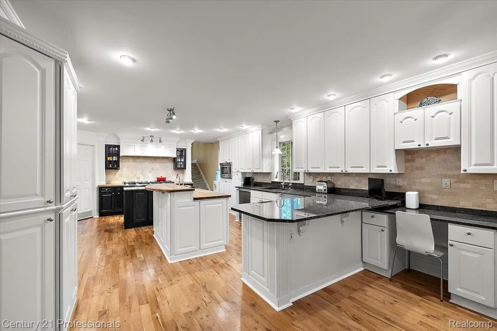 6705 College Park Drive Springfield Charter Township, MI 48346
