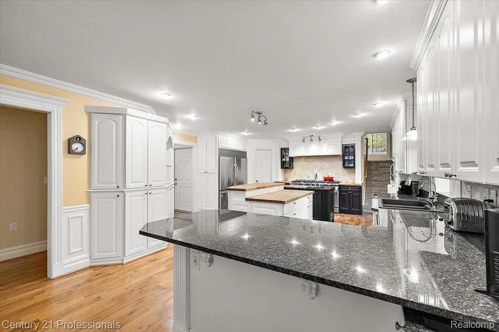 6705 College Park Drive Springfield Charter Township, MI 48346