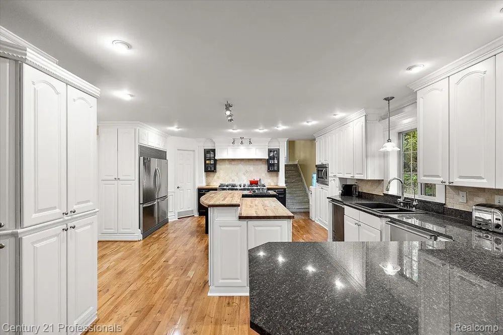 6705 College Park Drive Springfield Charter Township, MI 48346