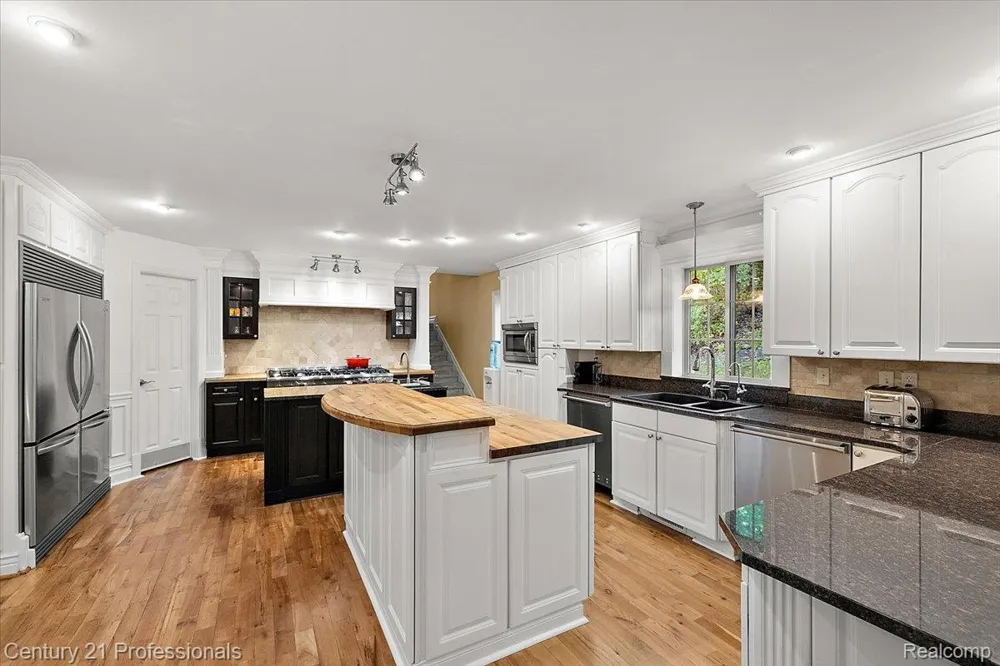 6705 College Park Drive Springfield Charter Township, MI 48346