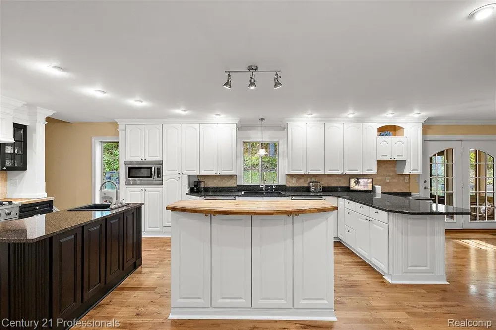 6705 College Park Drive Springfield Charter Township, MI 48346