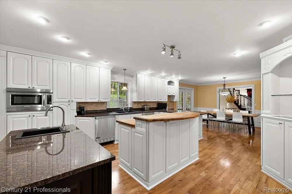 6705 College Park Drive Springfield Charter Township, MI 48346