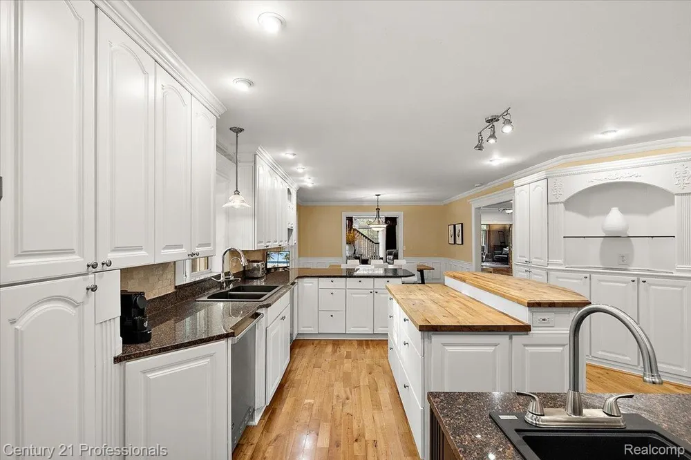 6705 College Park Drive Springfield Charter Township, MI 48346