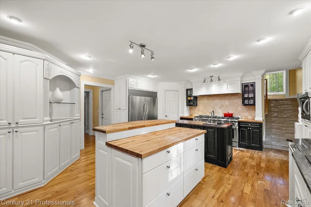 6705 College Park Drive Springfield Charter Township, MI 48346