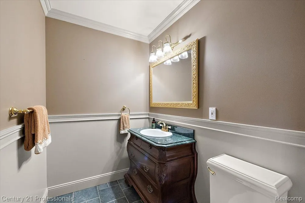 6705 College Park Drive Springfield Charter Township, MI 48346
