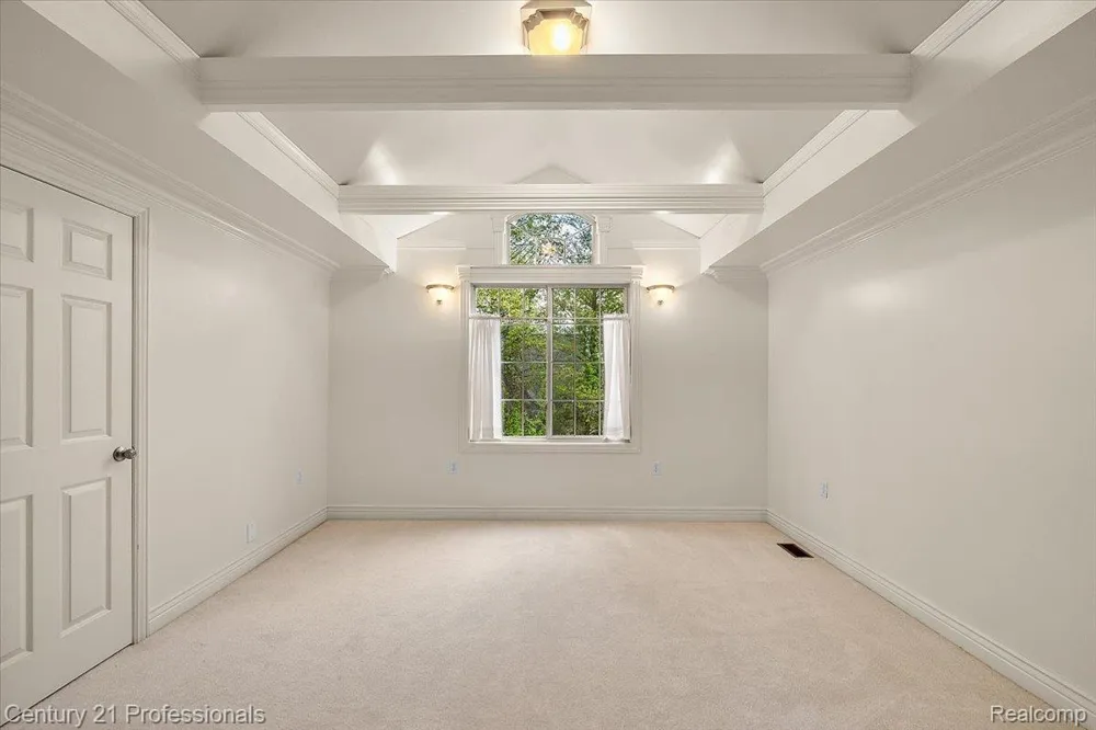 6705 College Park Drive Springfield Charter Township, MI 48346