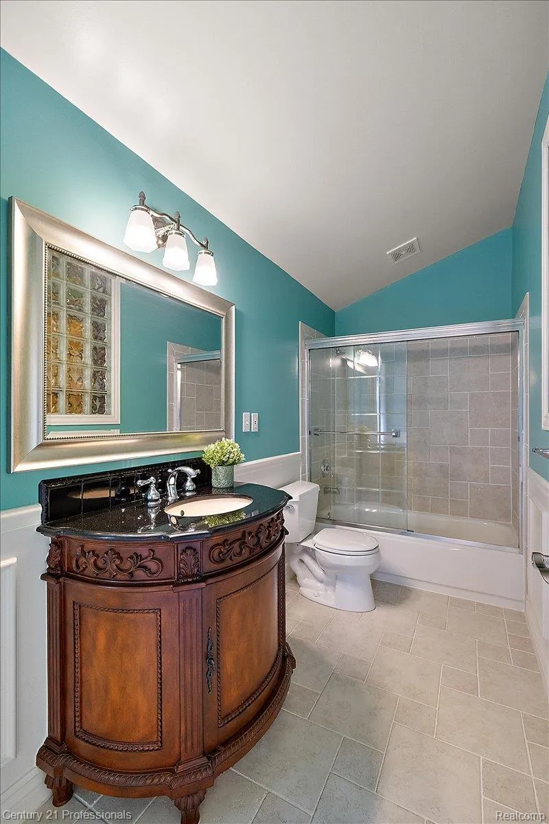 6705 College Park Drive Springfield Charter Township, MI 48346