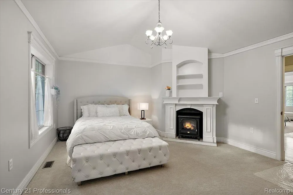 6705 College Park Drive Springfield Charter Township, MI 48346