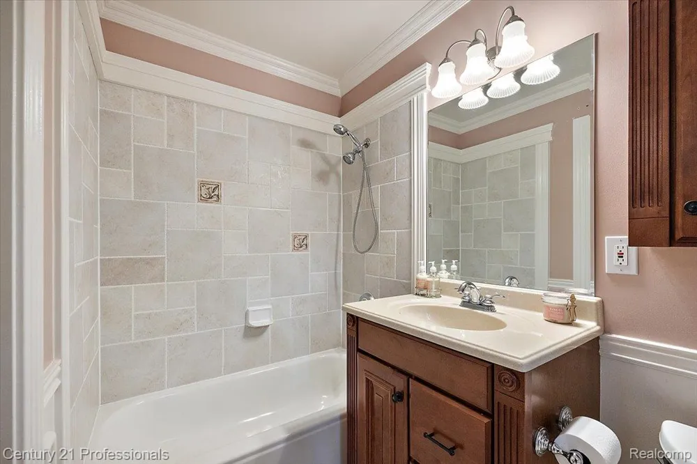 6705 College Park Drive Springfield Charter Township, MI 48346