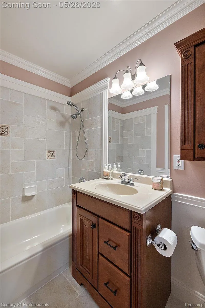 6705 College Park Drive Springfield Charter Township, MI 48346