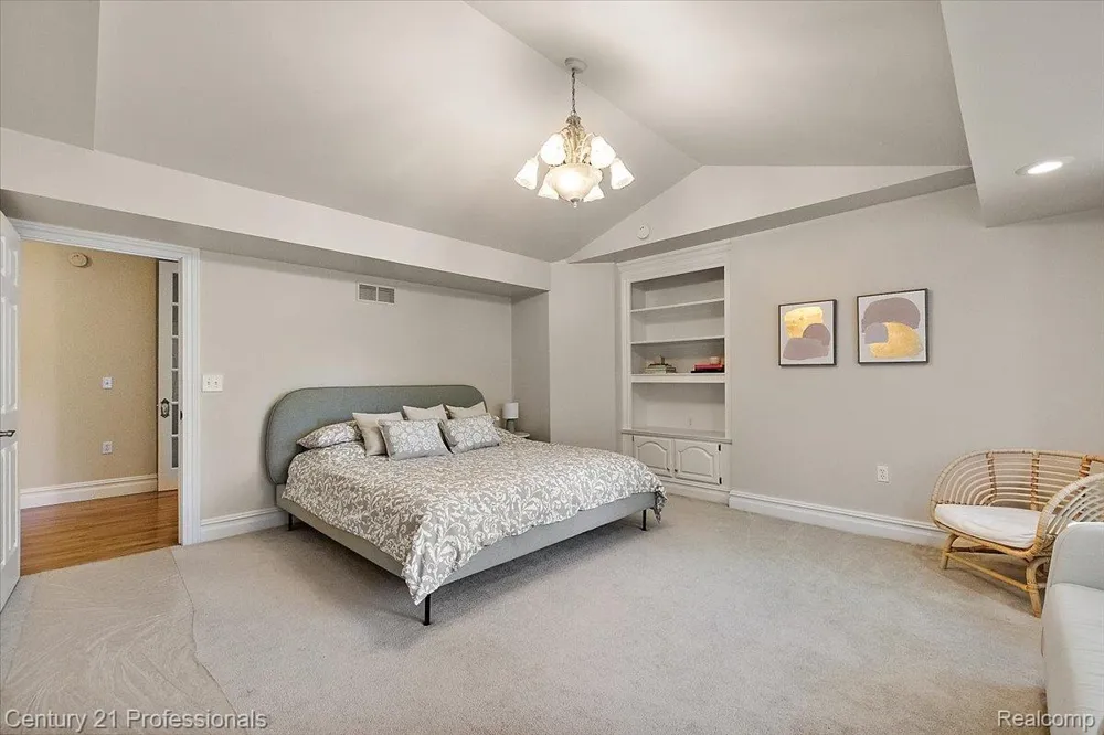 6705 College Park Drive Springfield Charter Township, MI 48346