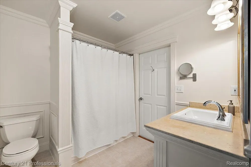 6705 College Park Drive Springfield Charter Township, MI 48346