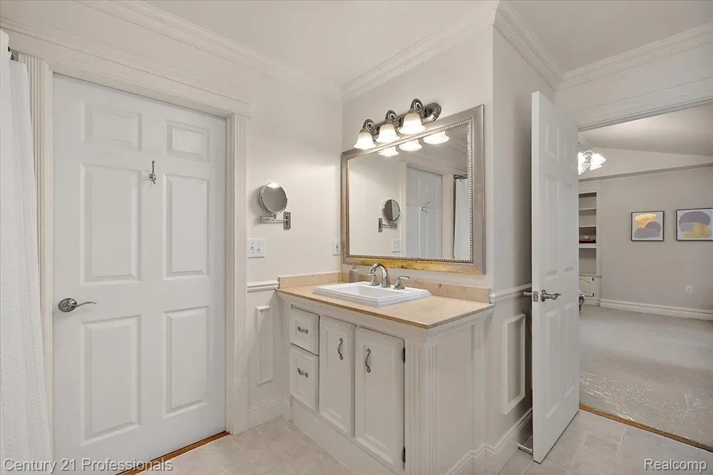 6705 College Park Drive Springfield Charter Township, MI 48346