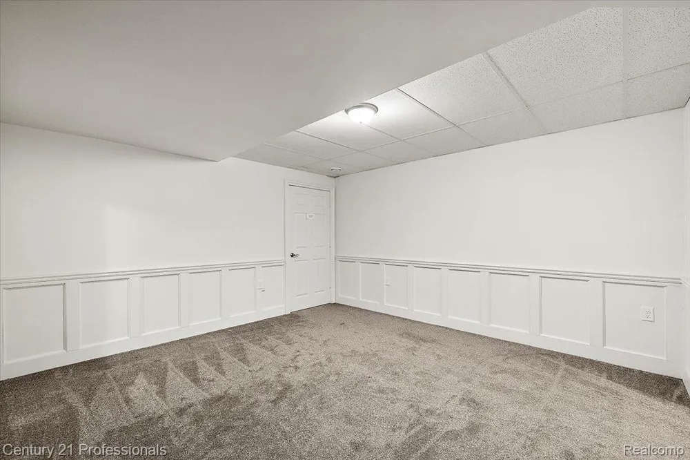 6705 College Park Drive Springfield Charter Township, MI 48346