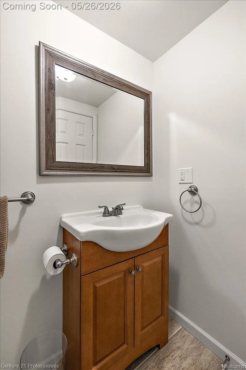 6705 College Park Drive Springfield Charter Township, MI 48346