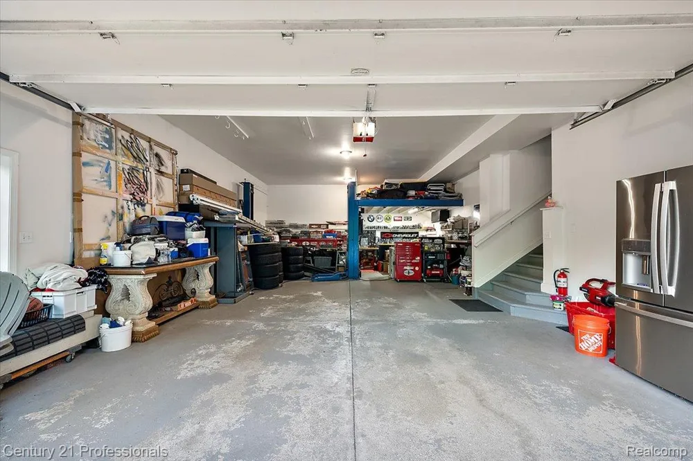 6705 College Park Drive Springfield Charter Township, MI 48346