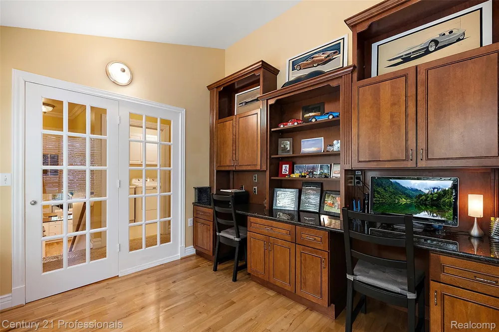6705 College Park Drive Springfield Charter Township, MI 48346