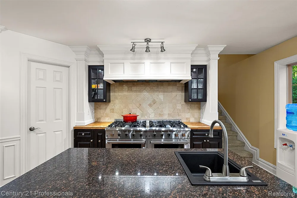 6705 College Park Drive Springfield Charter Township, MI 48346